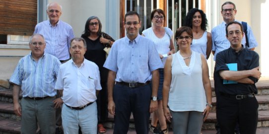 Foto de família de la nova junta de l'Obra Social Benèfica.