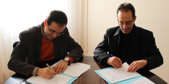 Ignasi Giménez i Joaquim Fluriach, durant al signatura del conveni.