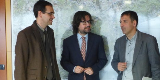 D'esquerra a dreta, l'alcalde de Castellar, Ignasi Giménez, el secretari d’Infraestructures i Mobilitat de la Generalitat, Ricard Font, i el director general d’Infraestructures de Mobilitat Terrestre, Javier Flores.