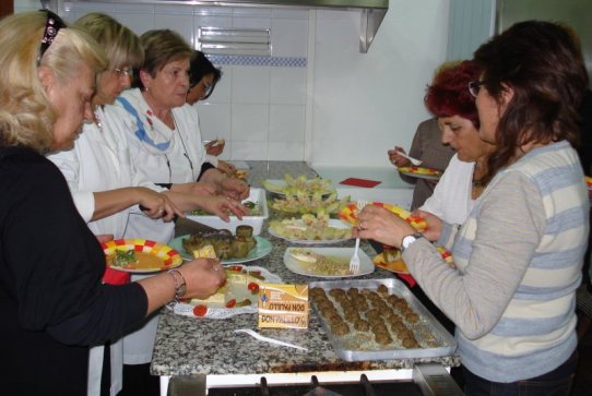 Participants a la sessió de cuina de primavera