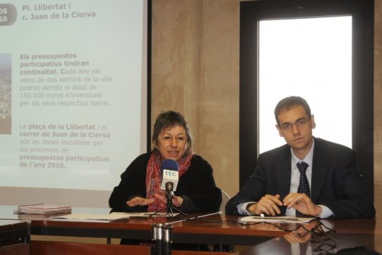 La regidora de Participació Ciutadana, Antònia Pérez, i l'alcalde de Castellar, Ignasi Giménez, a la roda de premsa de presentació dels resultats del procés