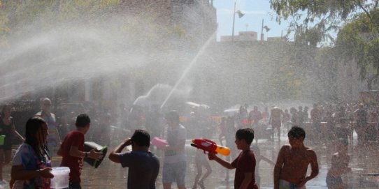 La baralla d'aigua és una de les activitats clàssiques de Festa Major.