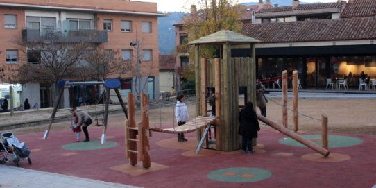 Imatge de la renovada plaça de Cal Calissó.