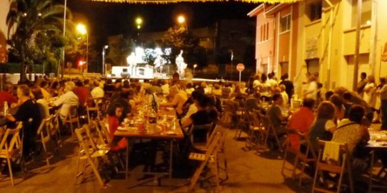 El sopar popular és una de les activitats que no falten mai a la Festa Major de Can Carner.