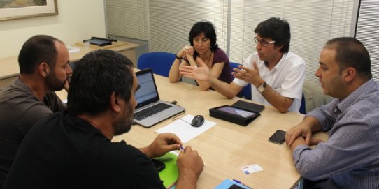 Un moment de la reunió en què es va fer una demostració del nou sistema de telegestió de xarxes de reg.