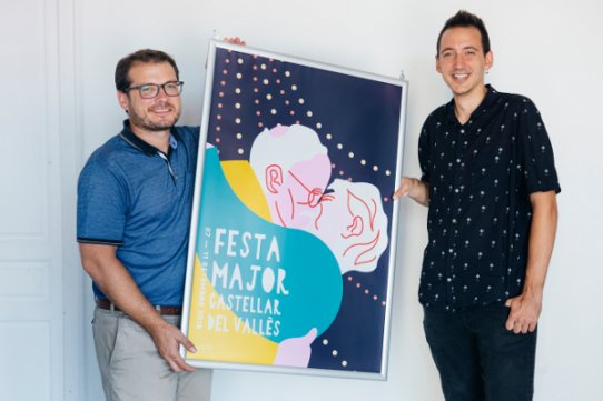 El regidor de Cultura, Aleix Canalís, amb Pep Martí, guanyador del concurs de cartells de la Festa Major 2018