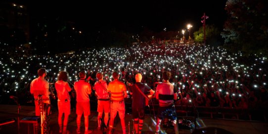 Instants finals del concert d'Oques Grasses, l'activitat que va aplegar més públic de la Festa Major, amb 5.000 espectadors.