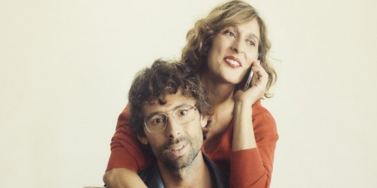 Bruno Oro i Clara Segura, en una imatge promocional de l'espectacle "Cobertura".