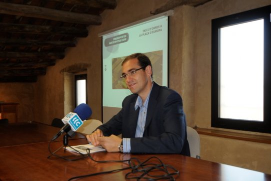 L'alcalde Ignasi Giménez, presentant les obres de remodelació de la pl. Europa