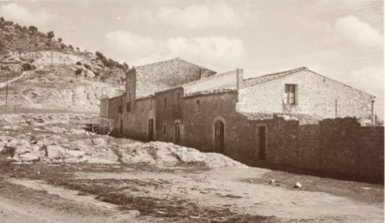 Imatge antiga de l’Era d’en Petasques, molt a prop d’on segurament
es va instal·lar la forca per matar les castellarenques acusades
de bruixeria. (Col·lecció L’Abans)