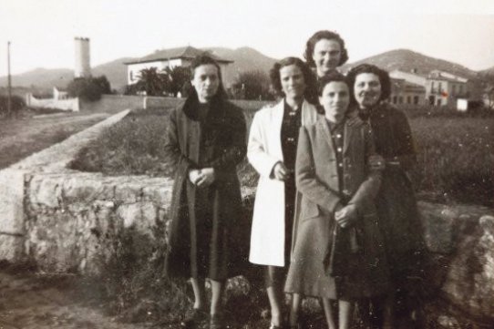 El carrer de sant Jaume des del mur, actualment carrer de les Llagostes, cap a l'any 1925 (Jordi Garròs - Col·lecció L'Abans).

