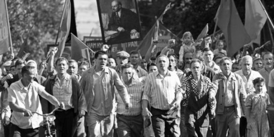 Fotograma de "Queridos camaradas"