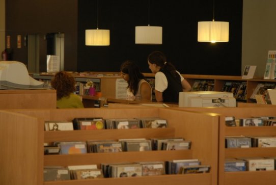 Imatge interior de la Biblioteca Antoni Tort