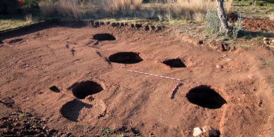 Sitges del vilatge medieval de Castellar Vell, durant les excavacions que es van fer l'any 2007.