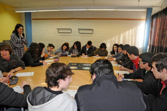 Un moment de la simulació de la creació d'una empresa, protagonitzat pels alumnes de l'IES Castellar