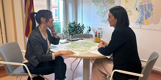 Marta Farrés i Yolanda Rivera a la reunió que han mantingut a Castellar del Vallès.