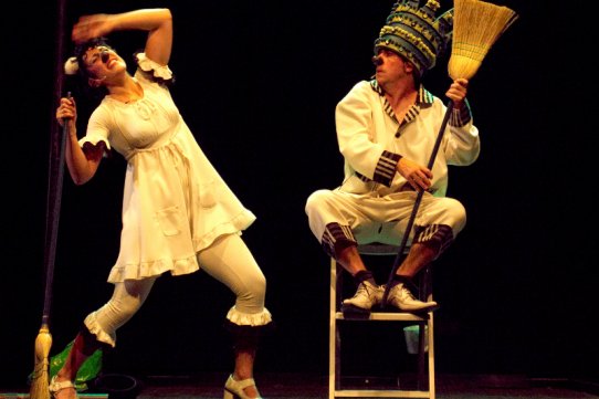 Imatge de l'espectacle "En color?", de la Cia. La Industrial Teatrera