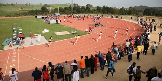 Una imatge de les pistes d'atletisme del parc de Colobrers.