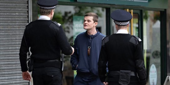 Un fotograma d'"Incontrolable (I Swear)".