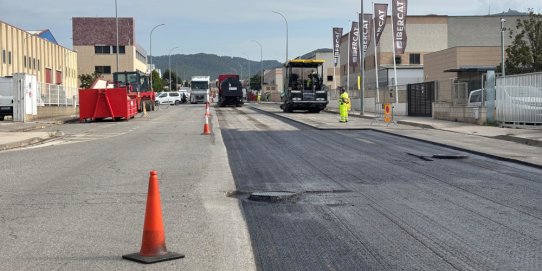 Imatge de les obres al carrer de la Garrotxa.