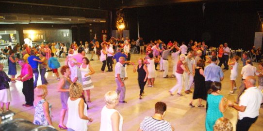 La festa tindrà lloc a la Sala Blava l'Espai Tolrà.