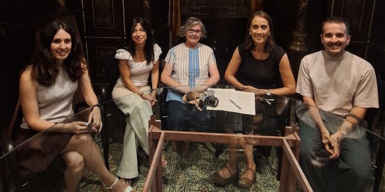 Imatge de l'acte de la signatura del conveni.