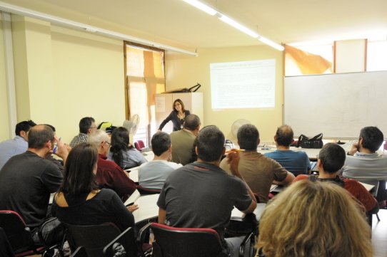 Una vintena de policies locals del Vallès participen d’un curs sobre transport organitzat per l’Ajuntament