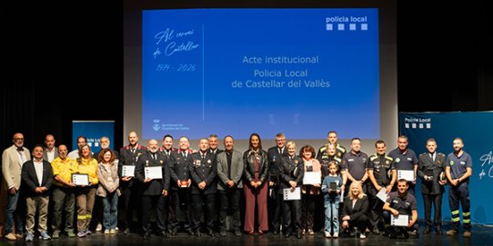Foto de grup de l'acte de celebració del patró de la Policia Local.