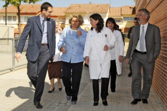 La consellera de Salut, Marian Geli, ha visitat el CAP acompanyada de l'alcalde de Castellar, Ignasi Giménez, i de la directora del centre, Isabel Martínez