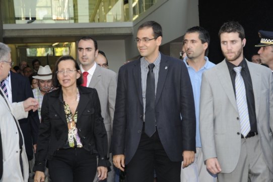 L'alcalde de Castellar, Ignasi Giménez i la consellera de Justícia, Montserrat Tura, han inaugurat l'edifici d'El Mirador