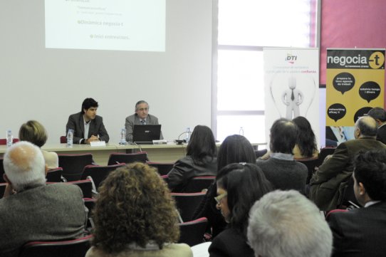 El regidor de Promoció Econòmica i Ocupació, Joan Creus, i el gerent de Negocia-t, Toni Trabalón, durant la presentació de la jornada