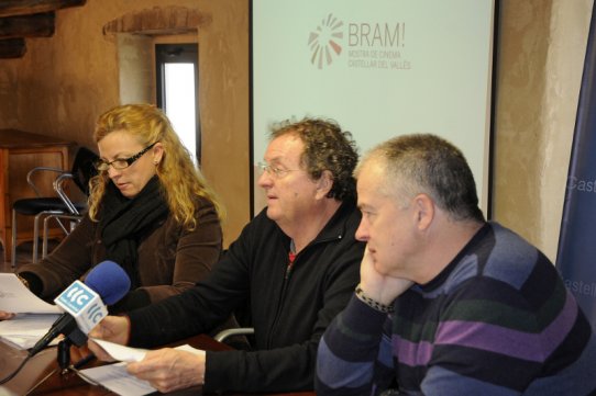 El cineasta Pere Joan Ventura, director de la Mostra, al centre de la imatge, durant la presentació del BRAM! 2011