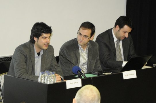 El regidor de Promoció Econòmica i Ocupació, Joan Creus, l'alcalde de Castellar, Ignasi Giménez, i Joan Josep Berbel