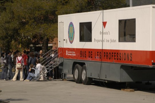 El Bus de les Professions, en una visita anterior a Castellar