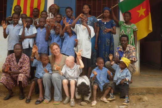 Grup d'infants de l'escola per a alumnes amb discapacitat auditiva d'Éseka (Camerun)