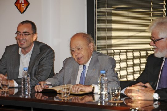 L'alcalde accidental, Óscar Lomas, el president Pujol, i el president de l'Aula d'Extensió Universitària, Ramon Casadesús