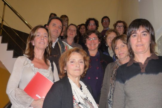 El Consell del CNL de Sabadell, amb M. Antònia Puig al centre, a la sortida de la reunió d'ahir dilluns