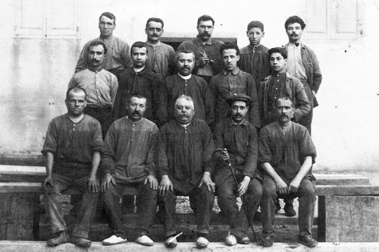Imatge de treballadors de Can Barba de l'any 1897
