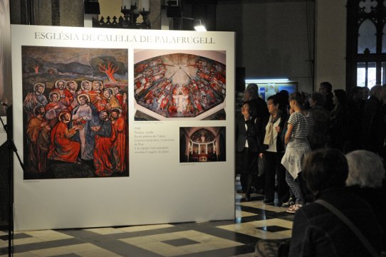 Més de 200 persones van assistir divendres a la inauguració de l’homenatge a la trajectòria del pintor Raimon Roca