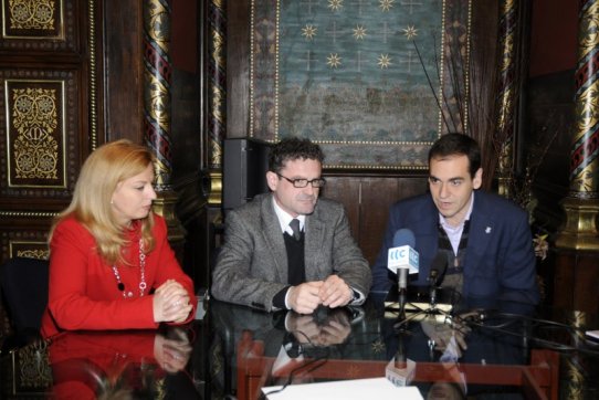 Pepa Martínez, José Manuel González i Ignasi Giménez en un moment de la visita