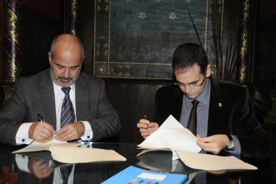 Acte de signatura del conveni entre l'Ajuntament i MicroBank