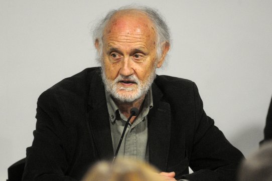 José M. Mena, durant la xerrada que va oferir a la Sala d'Actes d'El Mirador dimecres 13 de febrer