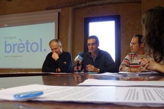 El regidor de Comunicació, Pepe González, l'alcalde, Ignasi Giménez, i el regidor de Participació i Civisme, Dani Pérez, durant la presentació de la campanya