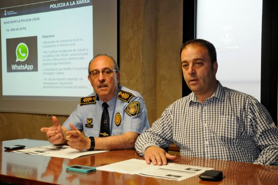 El regidor de Seguretat, José Leiva, i el cap de la Policia Local, Joan Alonso, presentant els nous serveis