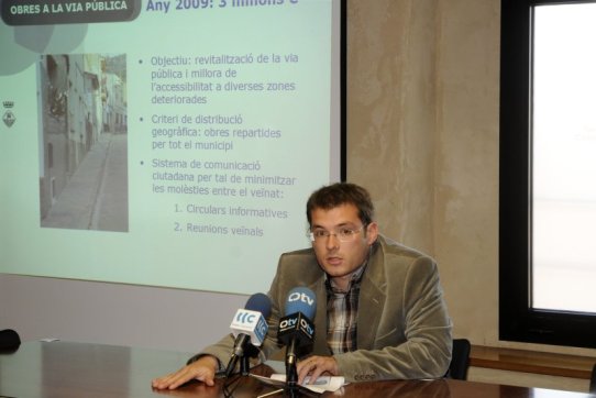 El regidor de l'Àrea de Territori, Aleix Canalís, a la roda de premsa de presentació dels projectes