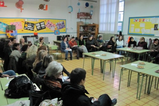 Imatge de la sessió del 27 de gener, que es va celebrar a l'escola Emili Carles-Tolrà