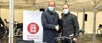 L’Ajuntament rep una nova bicicleta elèctrica de mans de la Diputació de Barcelona