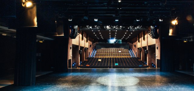 Temporada d'arts
escèniques i música
setembre-desembre
Tota la info aquí