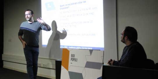 El dinamitzador de Participació Ciutadana, Llorenç Genescà, i el regidor de Govern Obert, Dani Pérez, en un moment de la presentació.