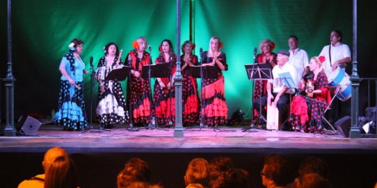 Imatge de l'actuació del Coro Rociero Castellarenc en el marc de la Festa Major 2015.